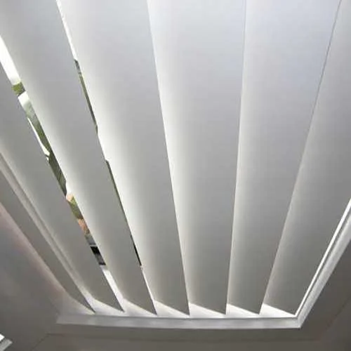 Persianas Verticales de PVC lisas 90mm color Blanca hechas a medida + Cabezal aluminio marca Coulisse - Imagen 2