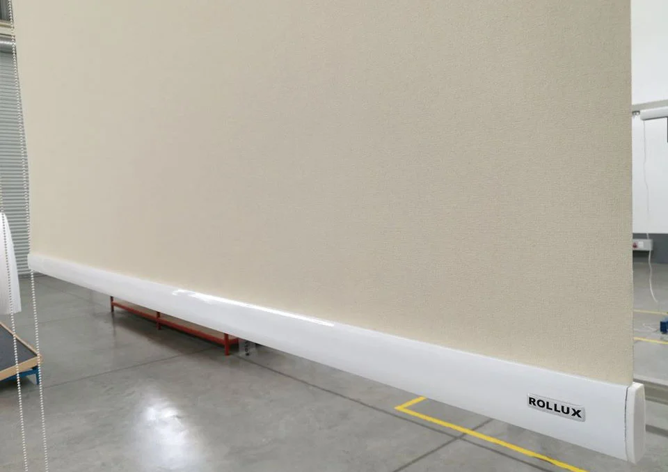 Cortina Roller Blackout Crema Marca Vako 120x165cm - Imagen 2