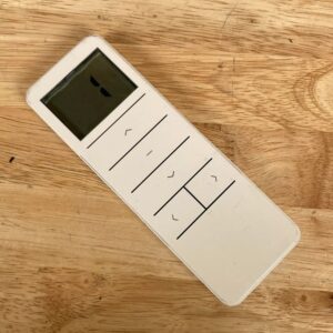 Control Remoto Marca Dooya modelo DC1602 de 15 canales color blanco