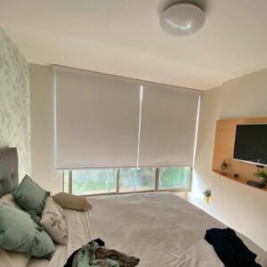 Cortinas roller marca Flexalum en tela Blackout PVC a medida, variedad de colores disponibles