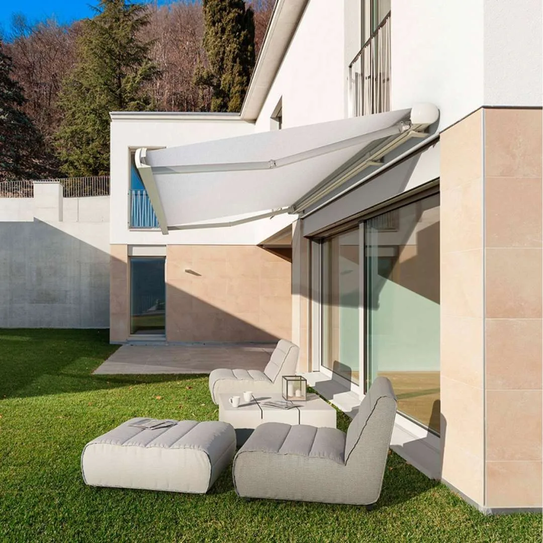Toldo Proyectante retráctil marca Flexalum tela Sahara con protección UV - Sistema Roma, Manual o Motorizado, estructura de aluminio - Imagen 6