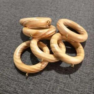 Argollas de madera color pino para cortinas, incluye armellas, 12 unidades
