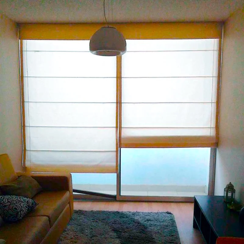 Cortina romana borlón instalada en ventana dormitorio Lima Perú