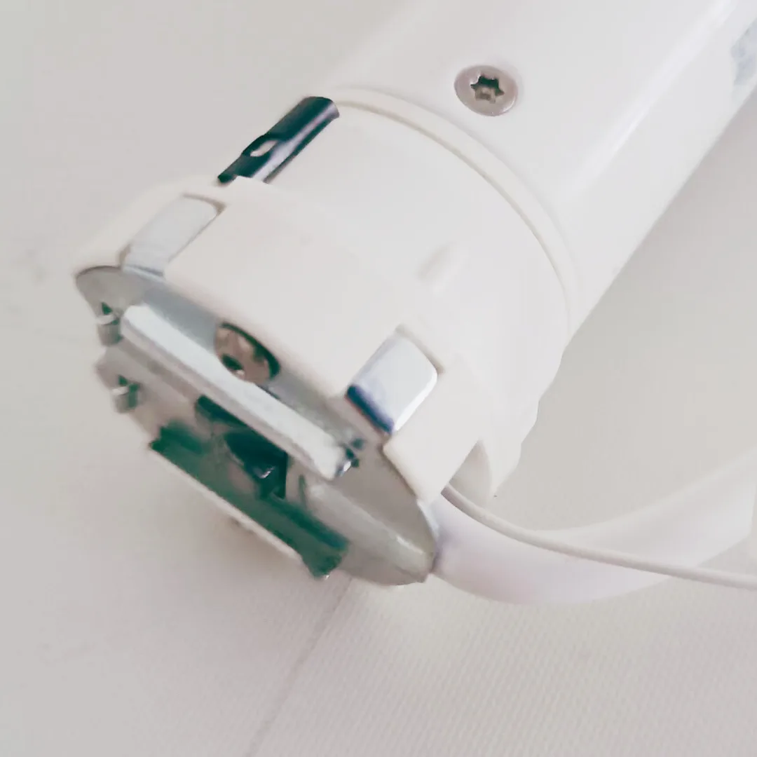 Motor eléctrico marca Coulisse modelo CM-09 de 120V/230V para cortinas roller, compatible con tubos de 38 mm, controlable por Bluetooth desde el móvil con el app iOS y Android - Imagen 2