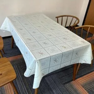 Mantel elegante de pvc estilo Europeo ideal para mesas del comedor de tacto tipo tela en varios tamaños disponibles