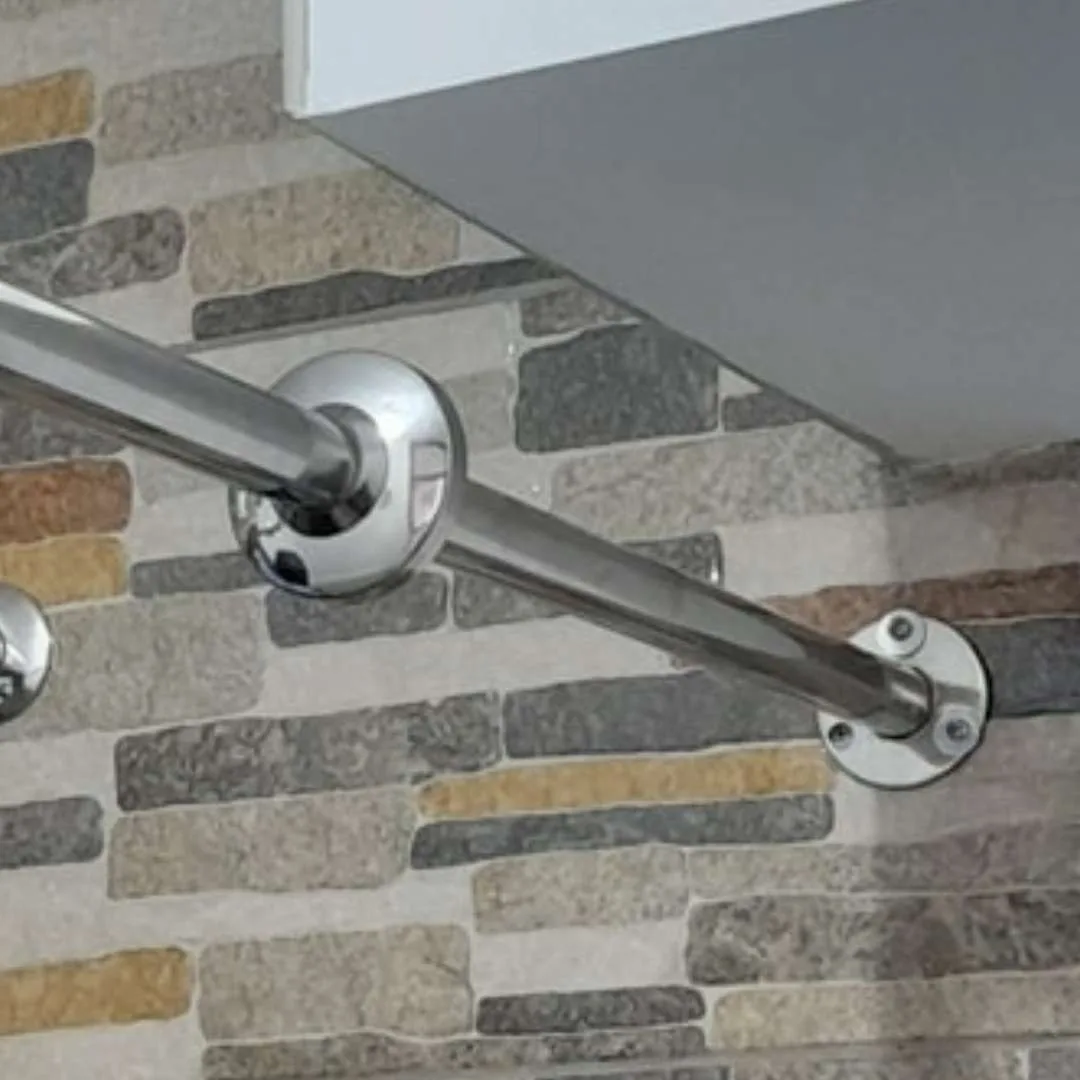 Barra de acero para cortinas de baño a medida, de alta calidad con brida y tapa canopla embellecedora - Imagen 4