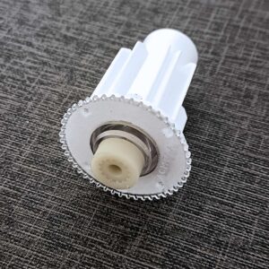 Unión central hembra marca Acmeda para cortinas roller de tubo de 42 mm, accionamiento retráctil (01 unidad)