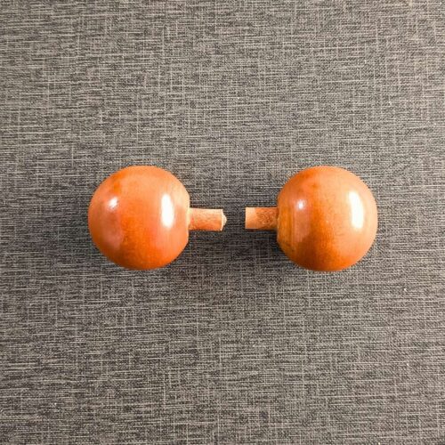 Terminal torneado modelo esfera color natural para barra de madera de cortinas