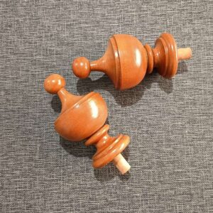 Terminal torneado modelo media copa color natural para barra de madera de cortinas