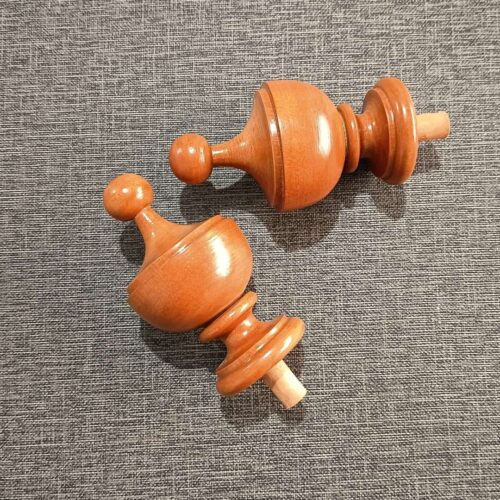 Terminal torneado modelo media copa color natural para barra de madera de cortinas