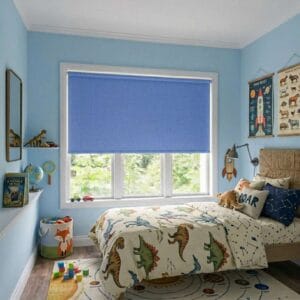 cortina roller blackout color azul marca vertilux dormitorio niño